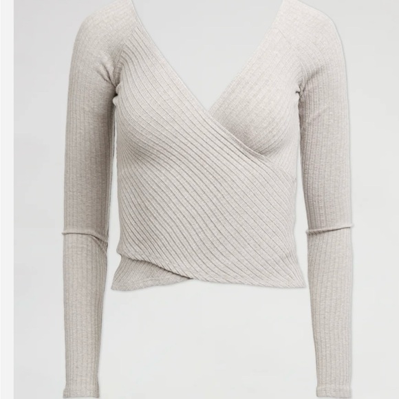 NWT CARBON38
Long Sleeve Wrap Ribbed Top - Beige - XS - Picture 5 of 10